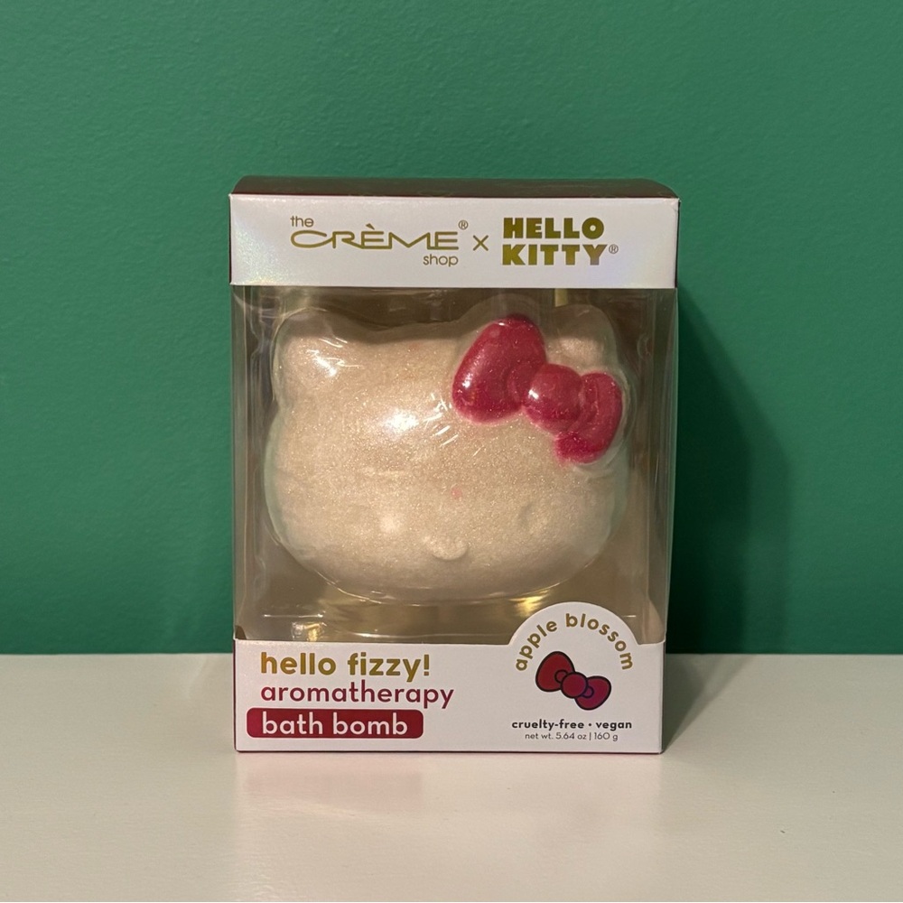 The Crème Shop x Hello Kitty Aromatherapy Bath Bomb - White and Red